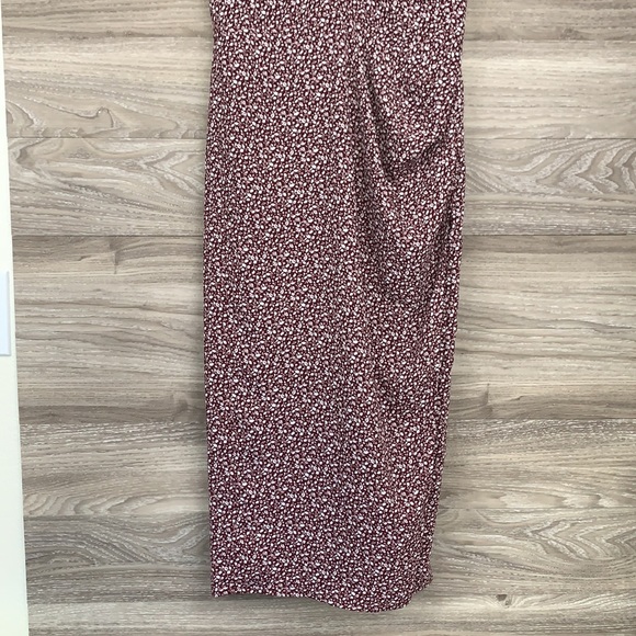 Abercrombie & Fitch burgundy white floral short sleeve midi dress Fit to Flatter - Picture 3 of 9